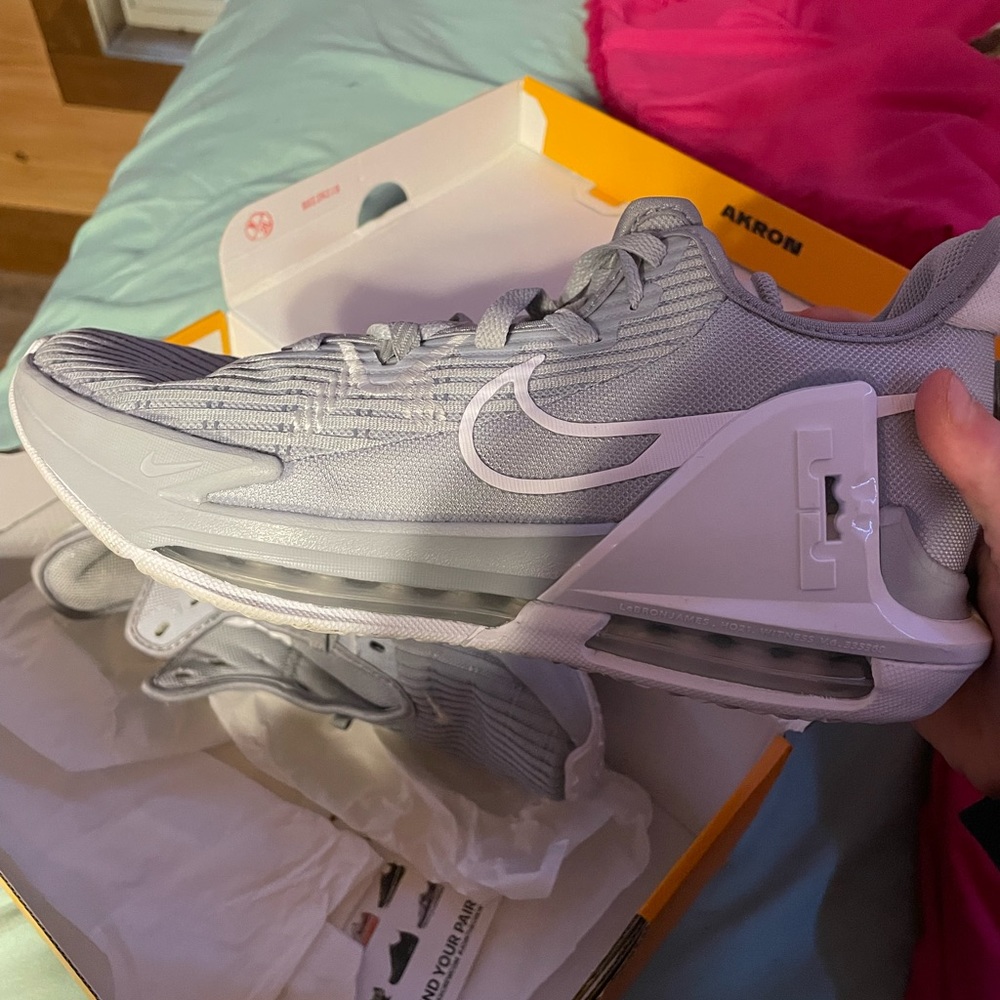 Size 8 Lebron Witness 6s